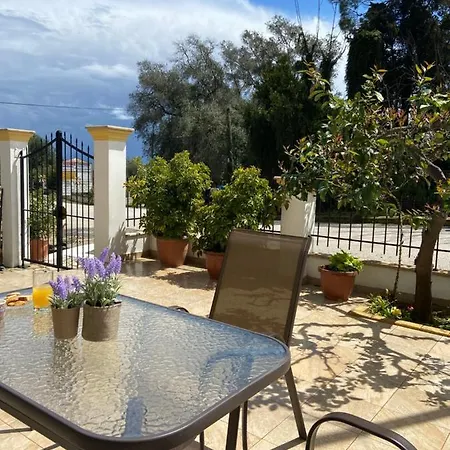 Casa Di Elena Petrití